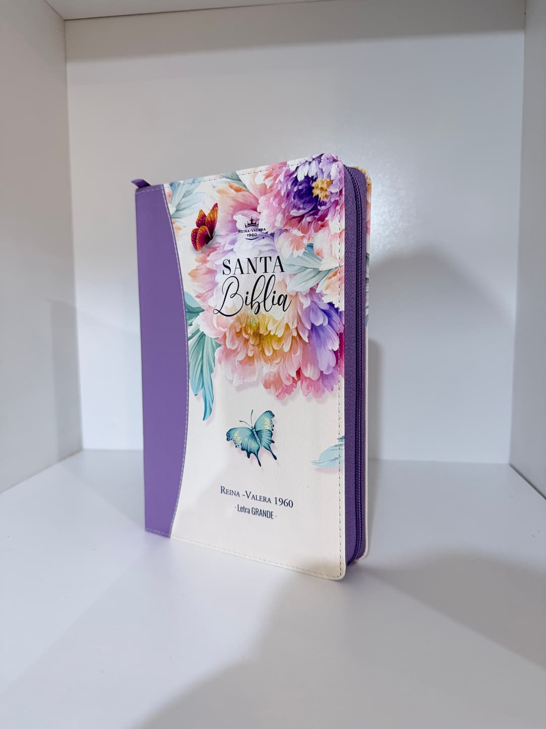 Biblia premium con kit completo — JARDÍN LILA